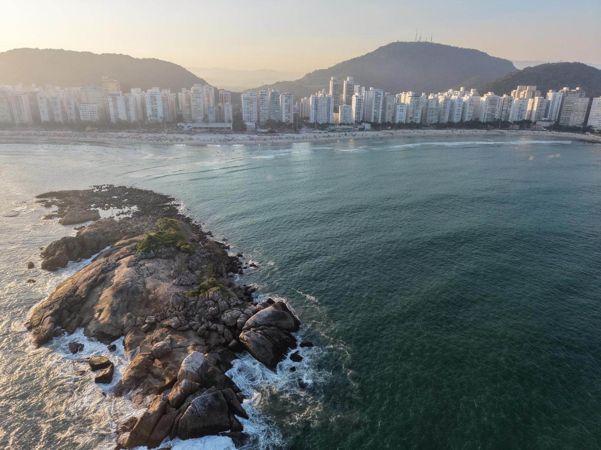 Suites Pitangueiras - Pousada Frente Mar, Guaruja