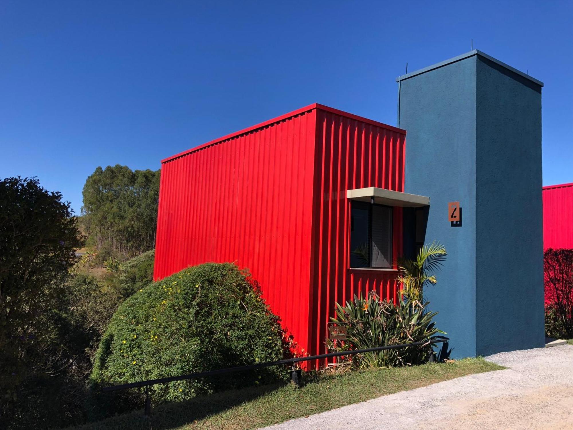 Latitude Lodge, Cunha