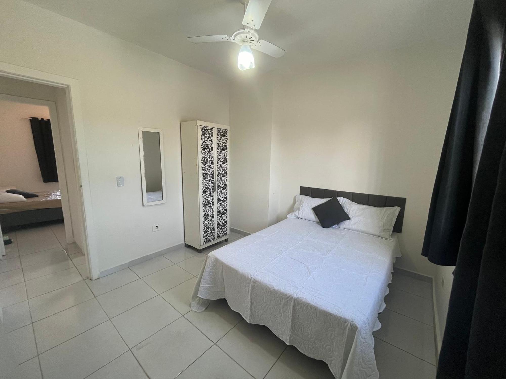 Casa 1 Km Da Praia Enseada Com Garagem - Guaruja — Fotos 1