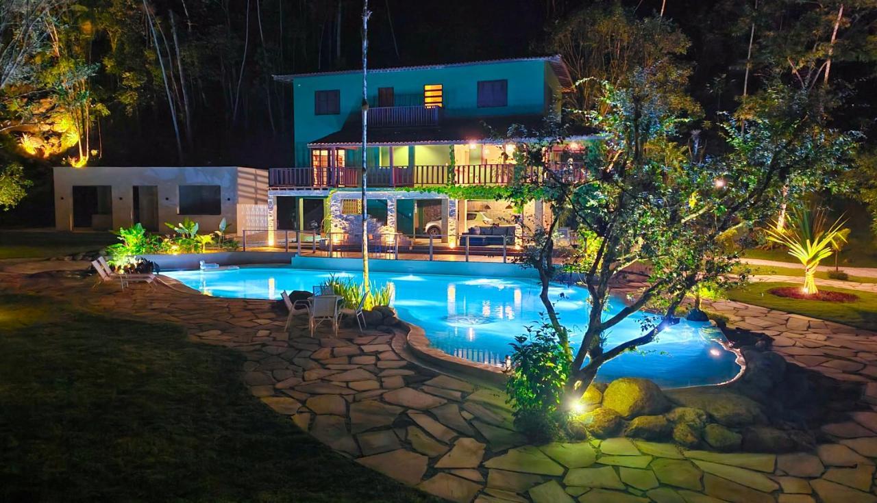Villa Cambuca - Linda Casa Com Piscina E Lago Perto Das Mais Belas Praias Do Norte De Ubatuba, Ubatuba