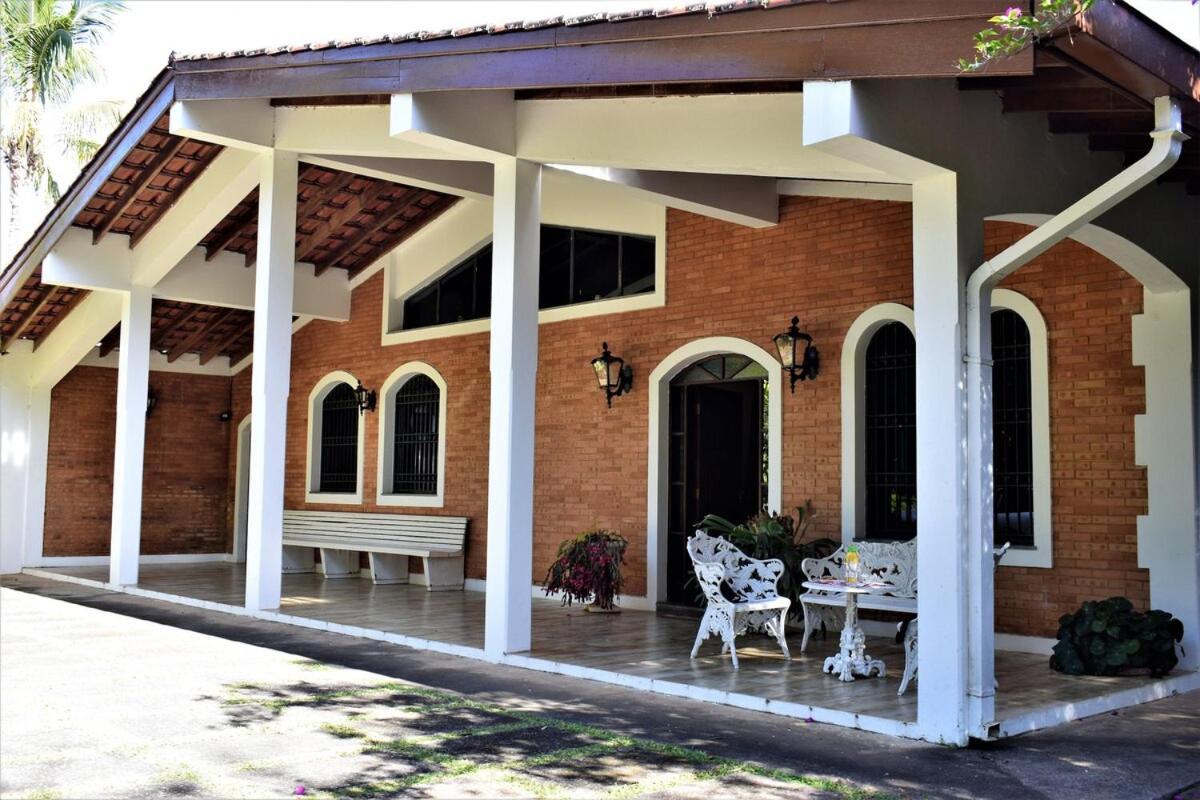 Casa De Campo Pinheirinhos - Chacara Leticia Em Serra Negra - Serra Negra (Sao Paulo) — Photos 1