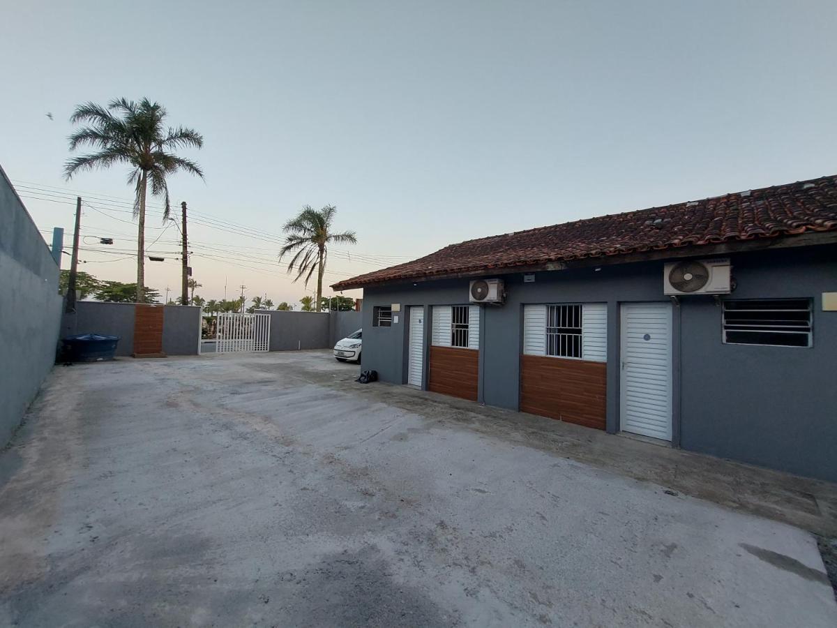 Suites A 50M Praia Do Sesc Bertioga, Ar Condicionado, Tv, Wifi, Estacionamento, Saida 15H, Bertioga