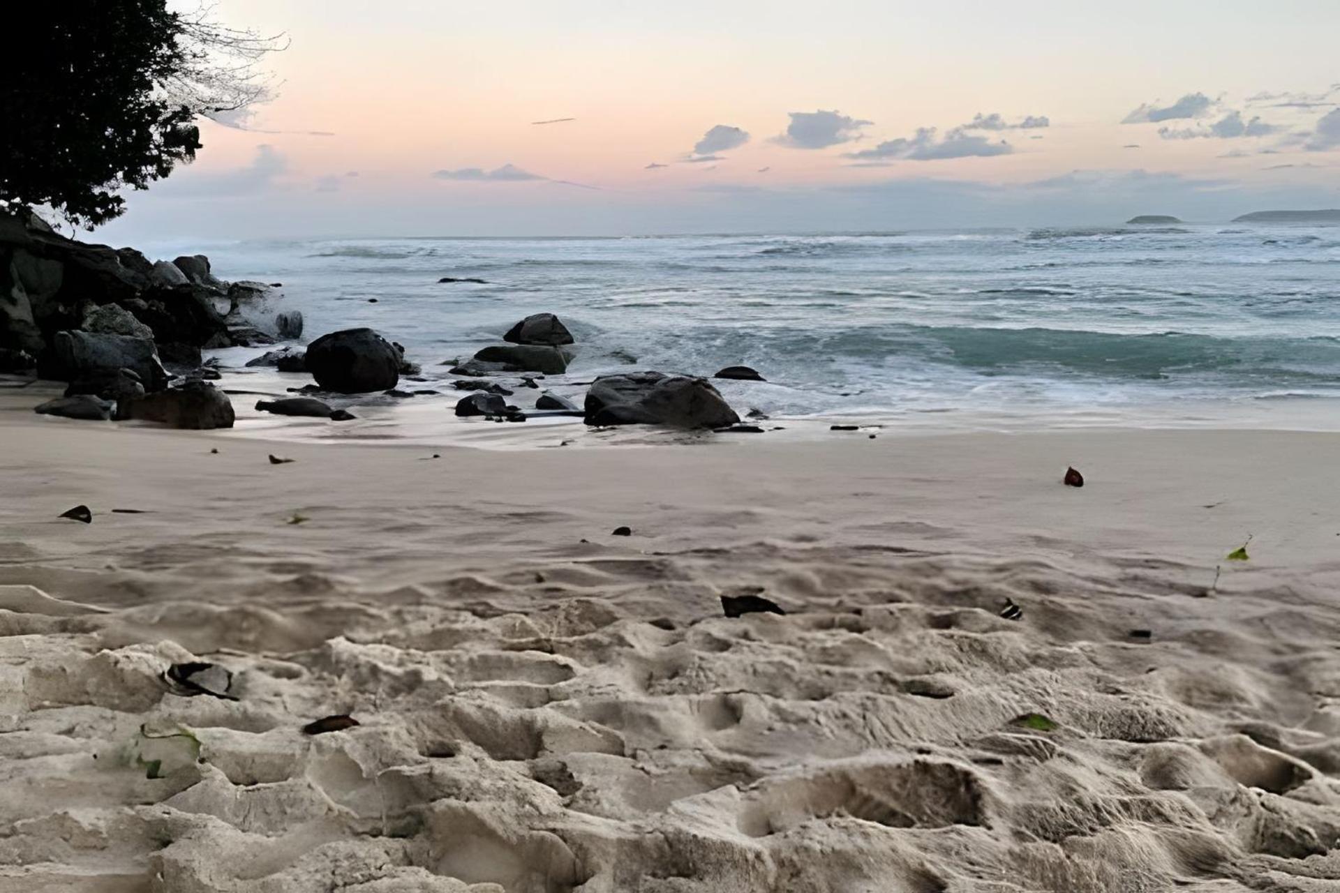 150M Da Praia Das Toninhas Com Varanda Gourmet, Ubatuba