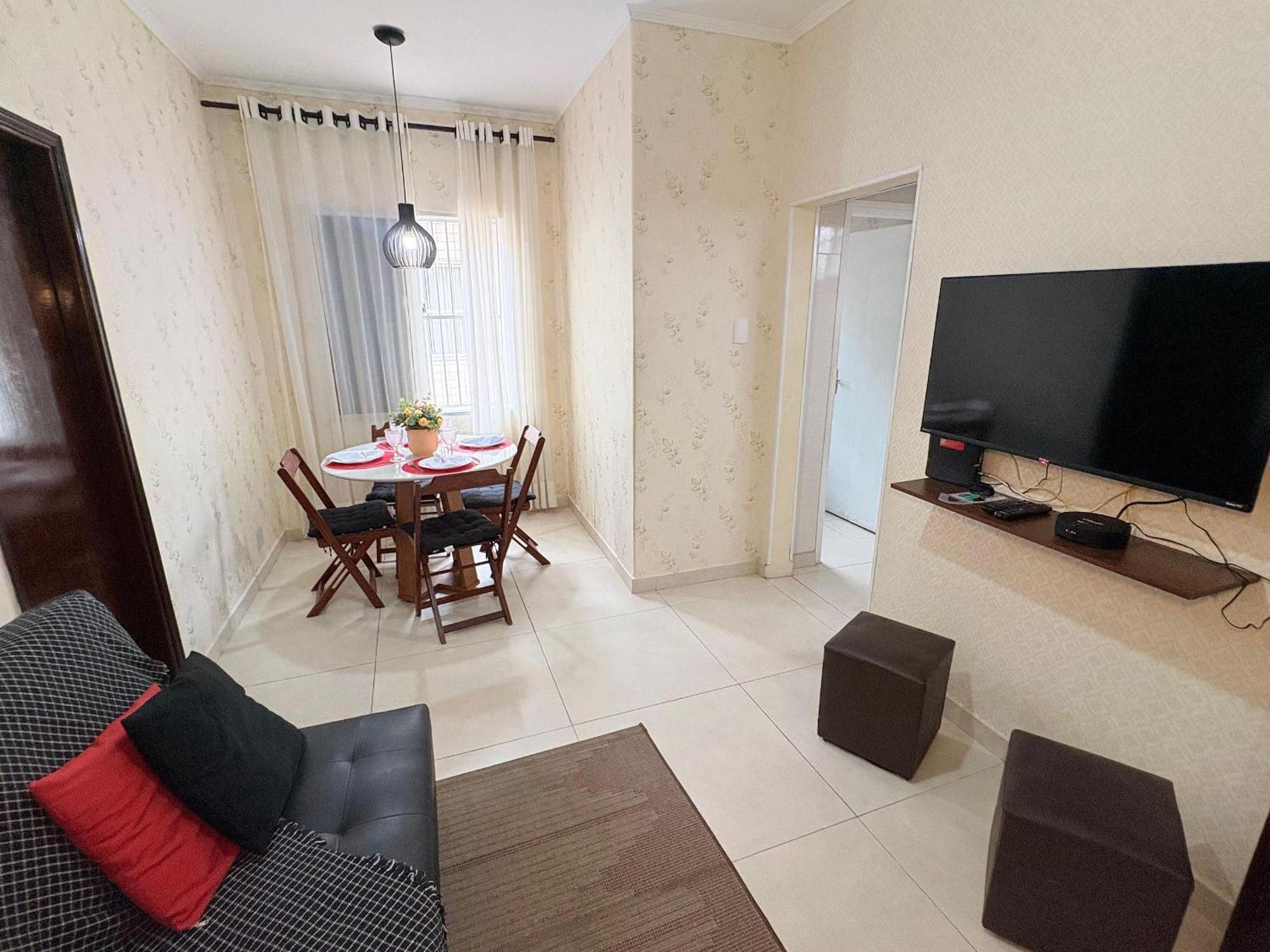 Canto do Forte: Beachside Apartment with Live Music Scene — Fotos 1
