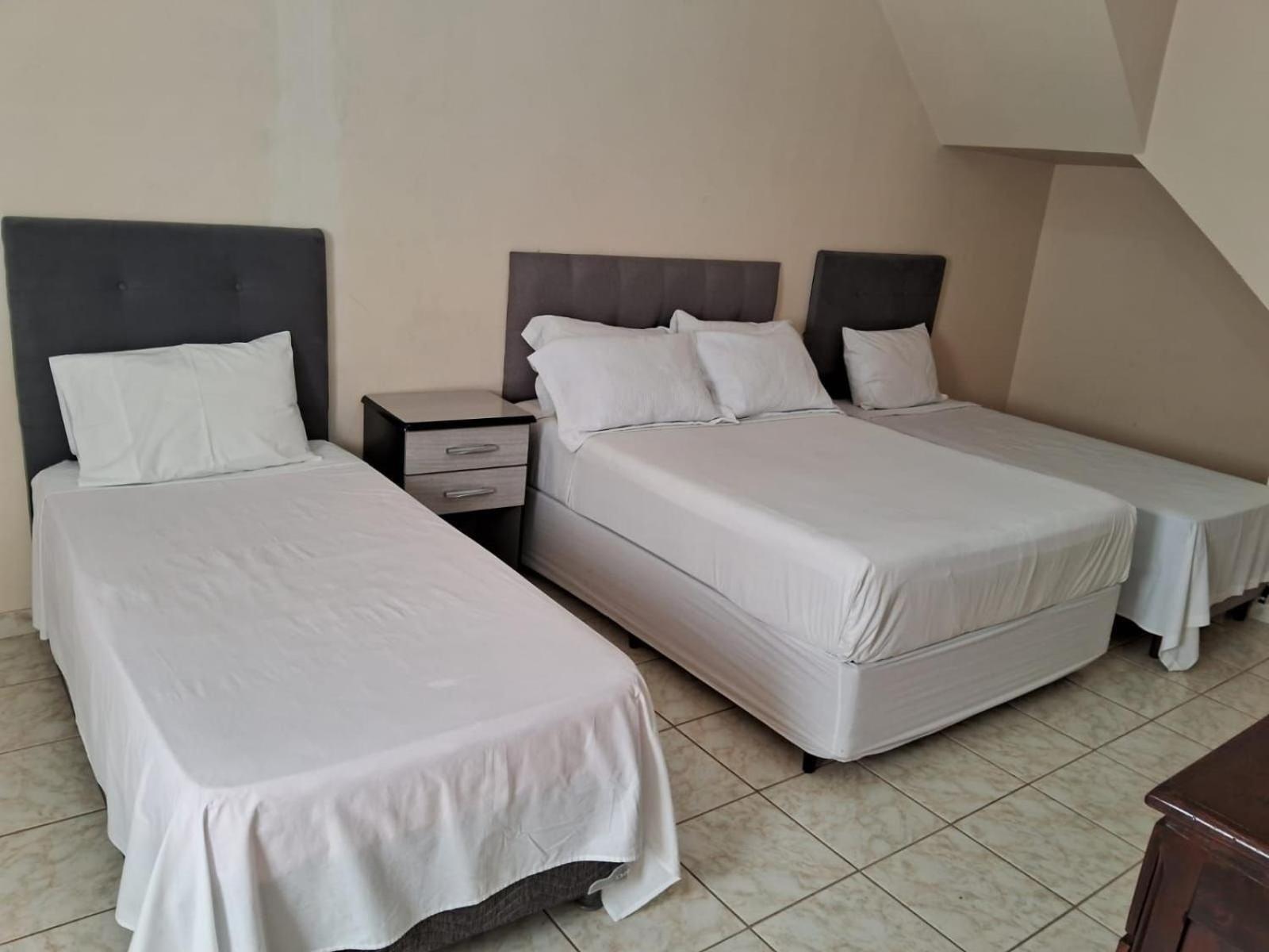 Casa Sta Amelia 3 Quartos, 3 Banheiros C/ Garagem - Sao Roque (Sao Paulo) — Photos 3