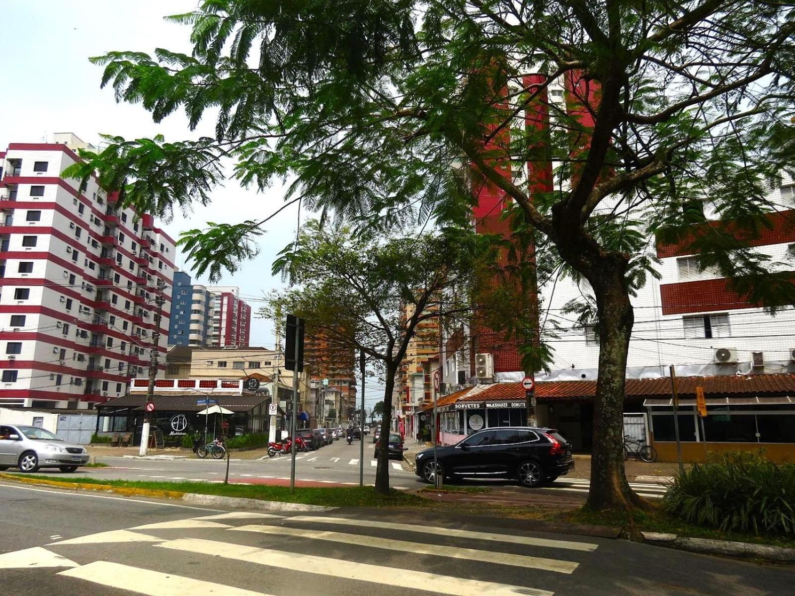 Sol & Mar 113: Beachfront Apartment with Ocean View Balcony, Praia Grande