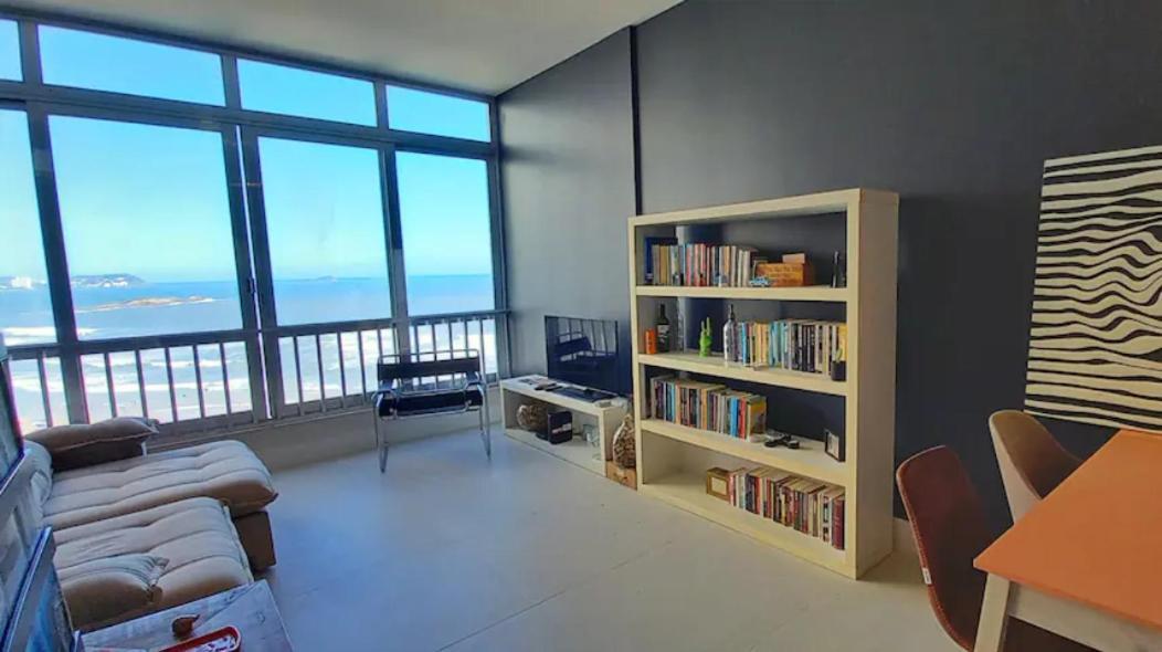 Vista Maravilhosa De Frente Para O Mar. Pe Na Areia! Vaga Na Garagem., Guaruja