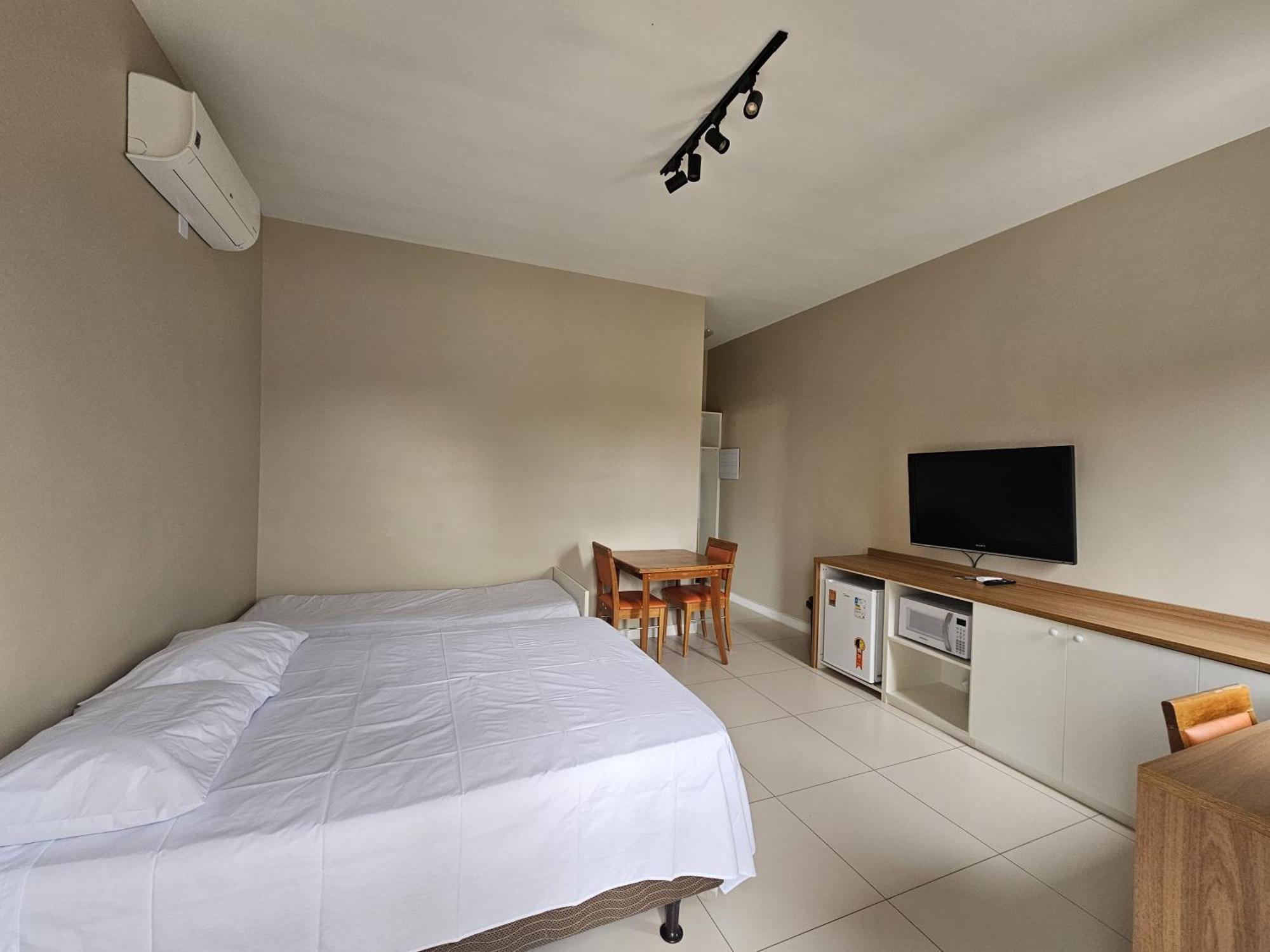 Suite Privativa Prox Sesc Bertioga Ar Wifi Frigobar 01, Bertioga