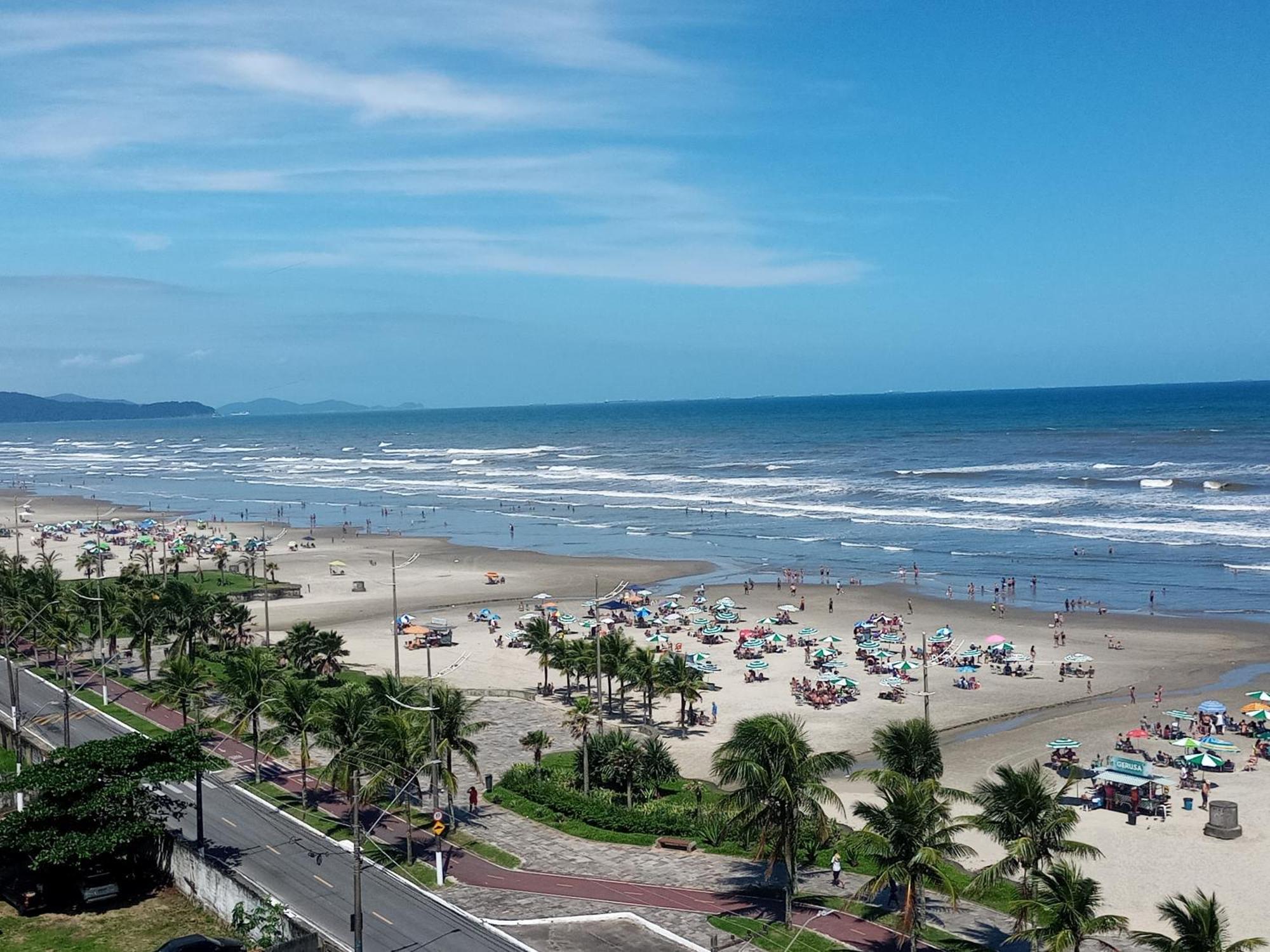 Praia Grande Beachfront Apartment: Rooftop Pool, Sea Views & Family-Friendly — Photos 1