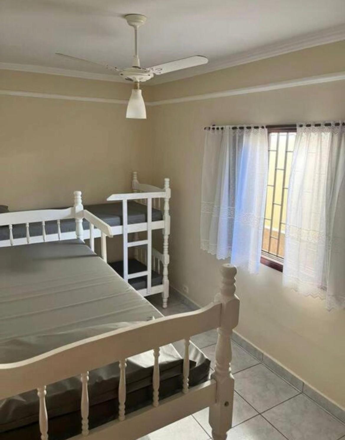 Casa Com Piscina Em Mongagua Villa - Praia Grande (Santos) — Fotos 1