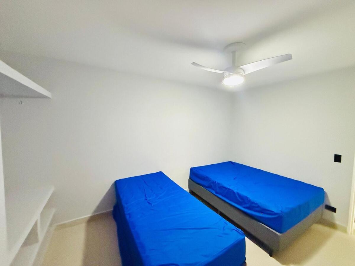 Casa Com 3 Quartos E Lazer De Clube No Condominio Terras De Sao Jose Guaruja Na Praia Da Enseada Para Alugar Por Temporada — Fotos 2