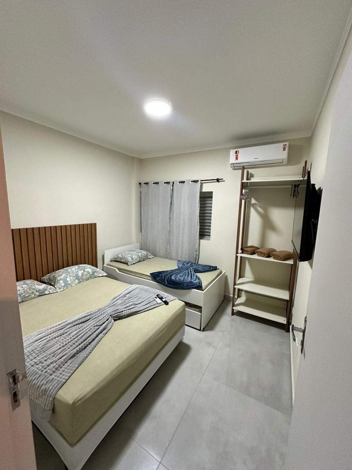 Apartamentoguaruja A Menos De 100 Metros Da Praia — Photos 1